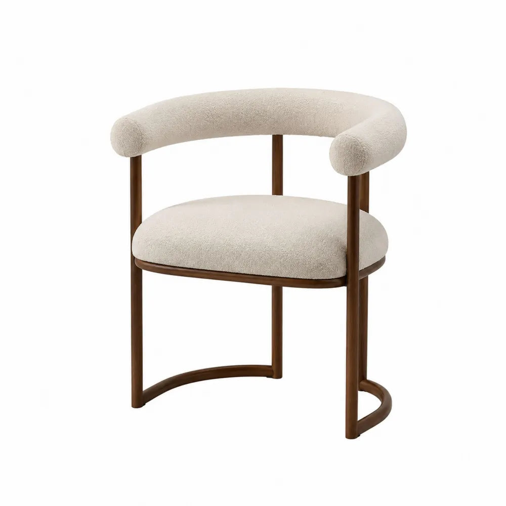 Chaise en tissu bouclette blanc cassé et bois de noyer